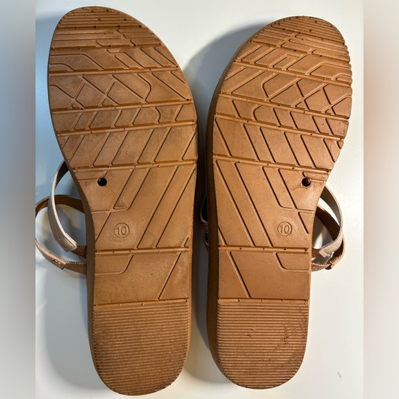 MUK LUKS Beige & Pearl Snake Embossed Criss-Cross Strap Sandal - Picture 3 of 3